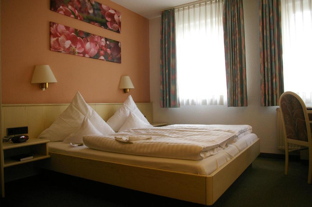 Zum Treuen Bartel Hotel Markgröningen Szoba fotó